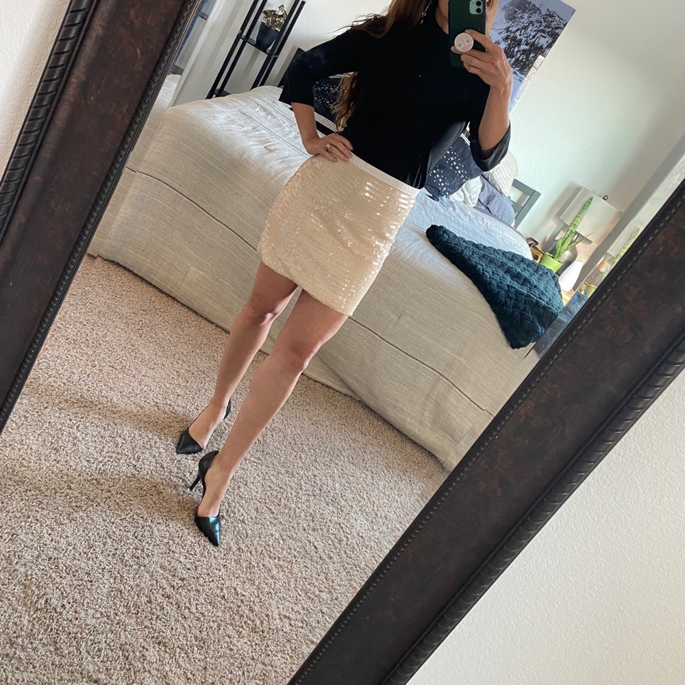 😍 sequin skirt that is everything !